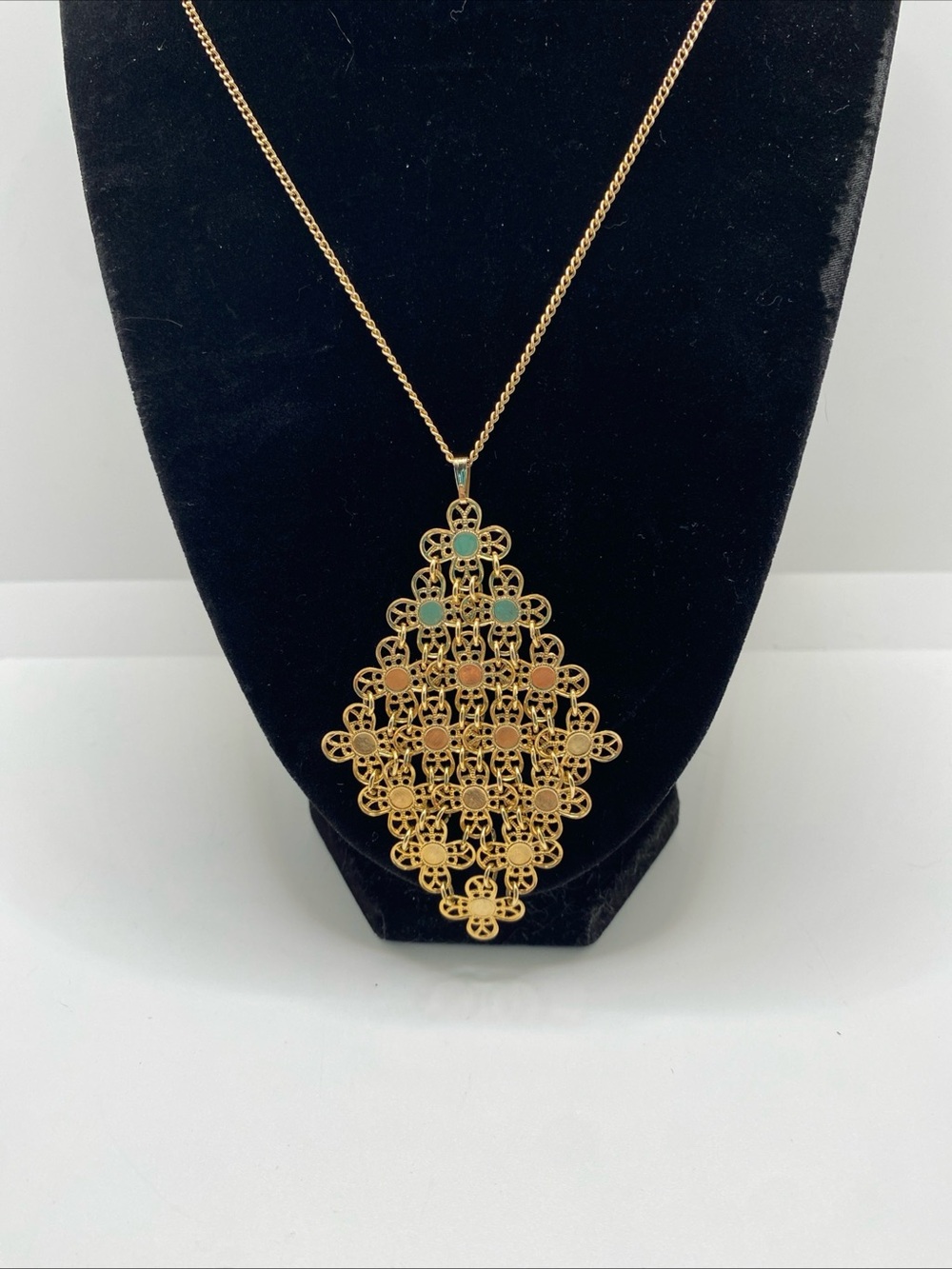 Vintage Sarah Coventry Flower Mesh Medallion Large Pendant Chain Necklace 20"